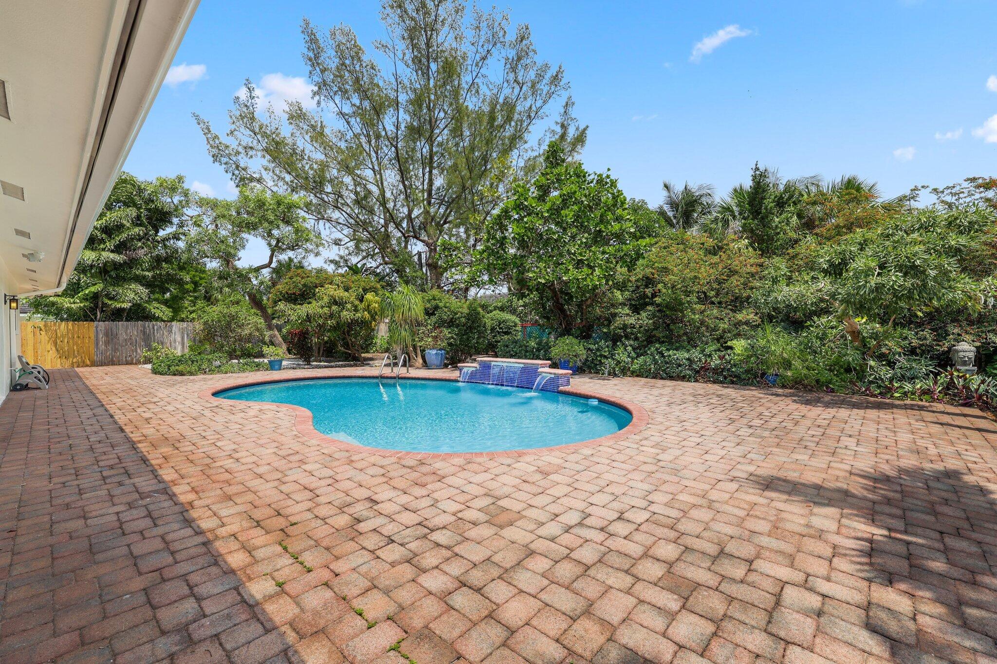 3325 NE 42 Court