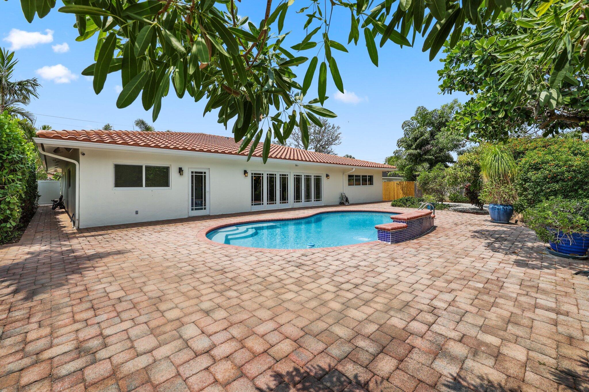 3325 NE 42 Court