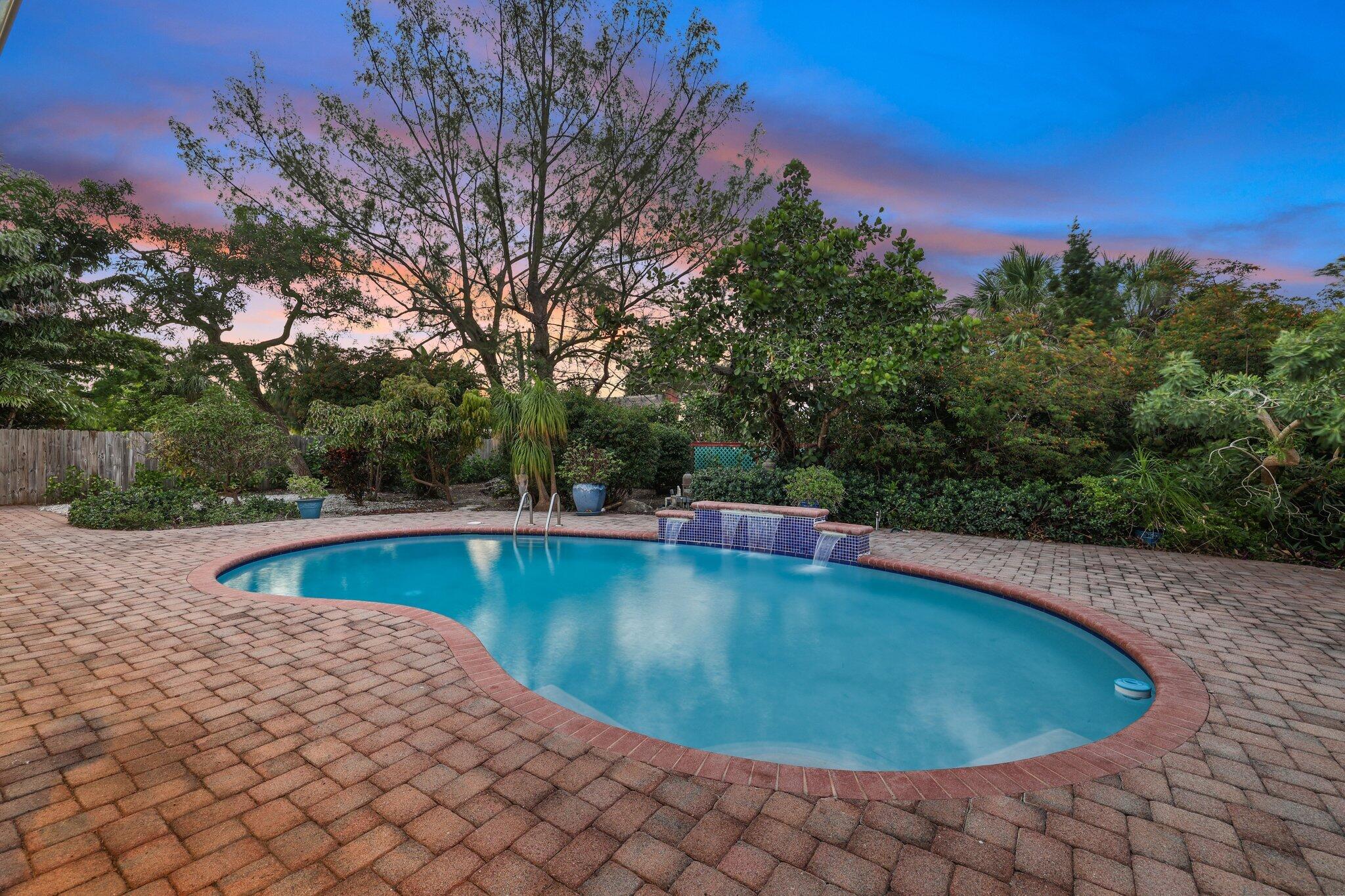 3325 NE 42 Court
