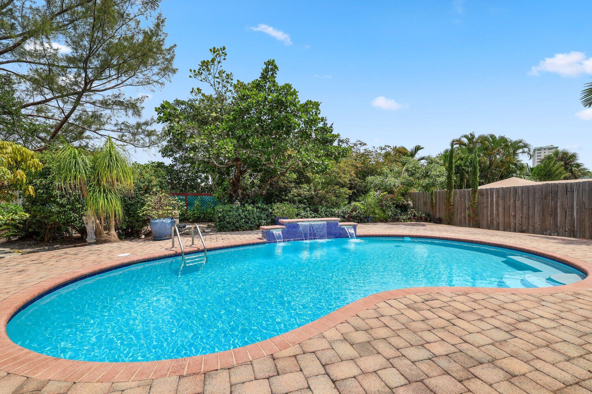 3325 NE 42 Court