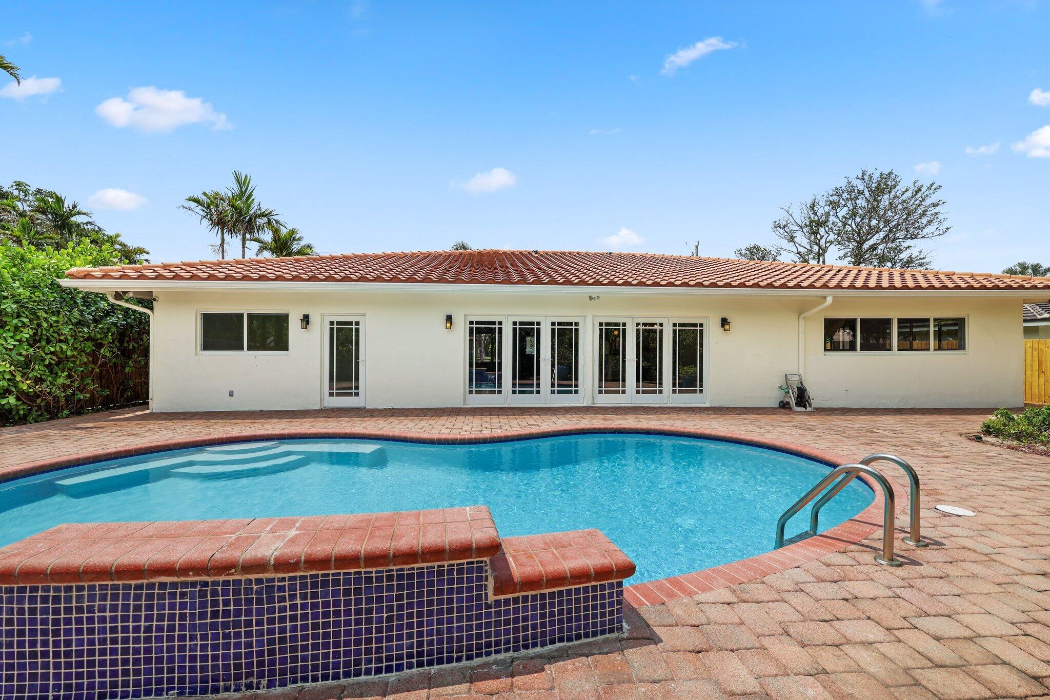 3325 NE 42 Court