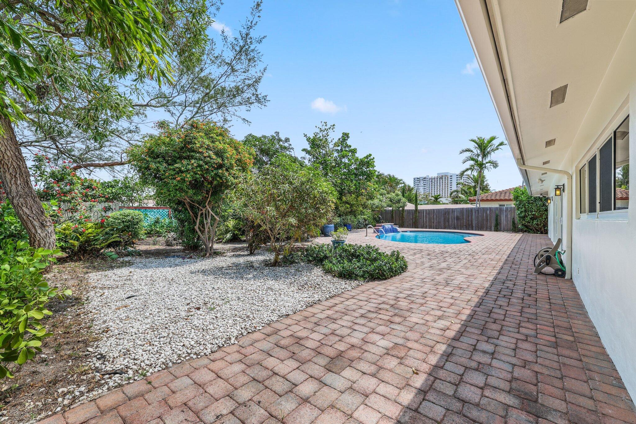 3325 NE 42 Court