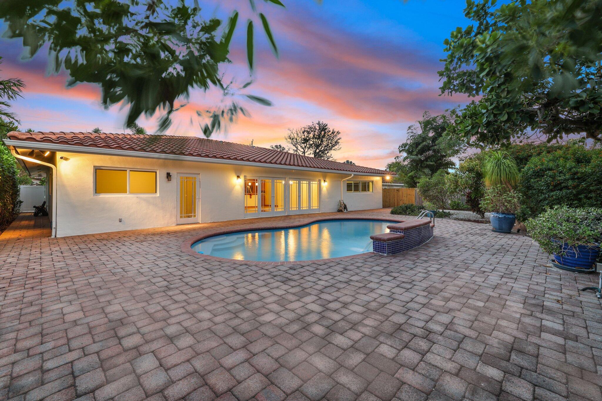 3325 NE 42 Court