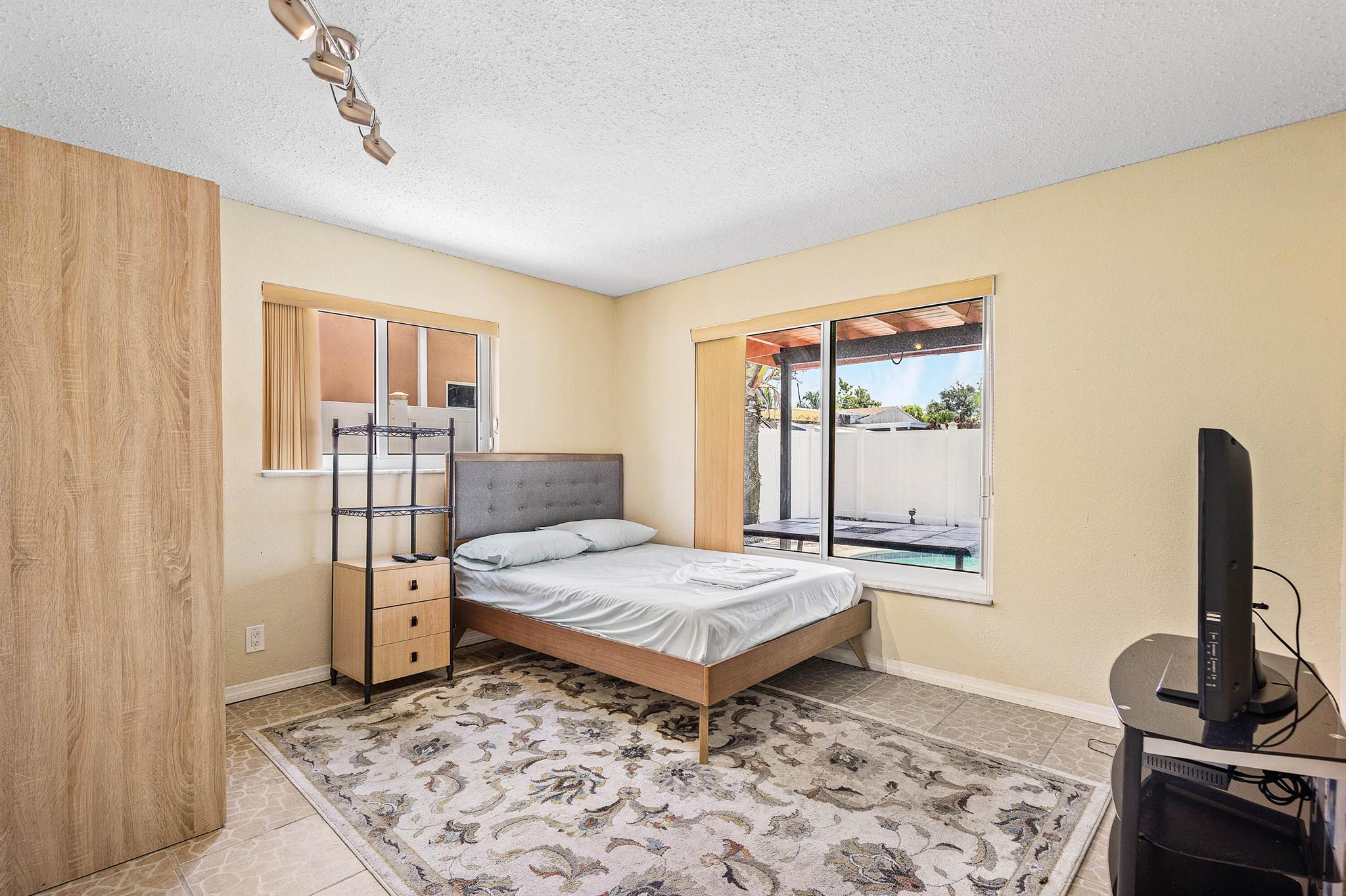 5811 SW 53rd Terrace