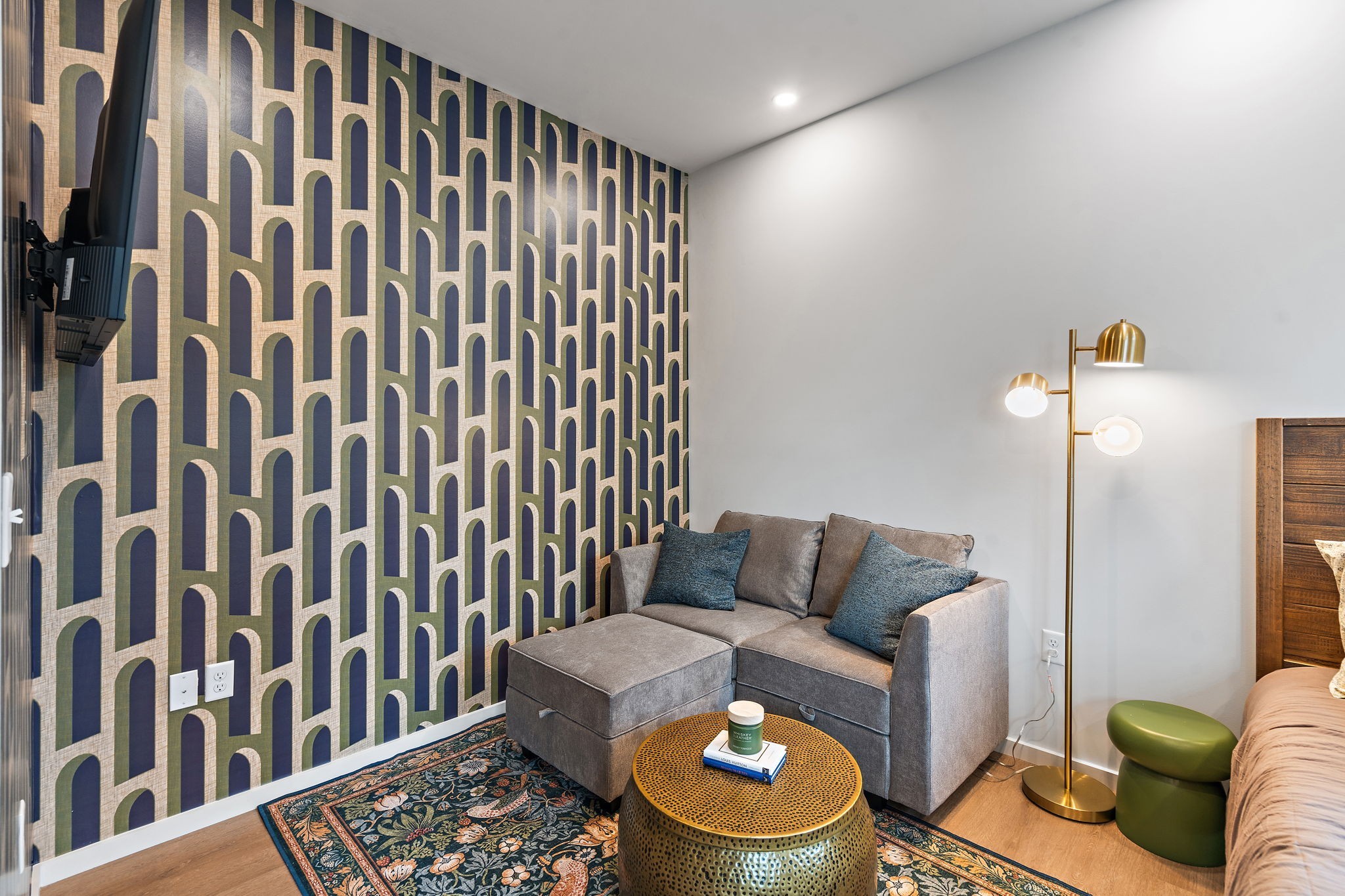 500 Merritt Ave Unit: 306