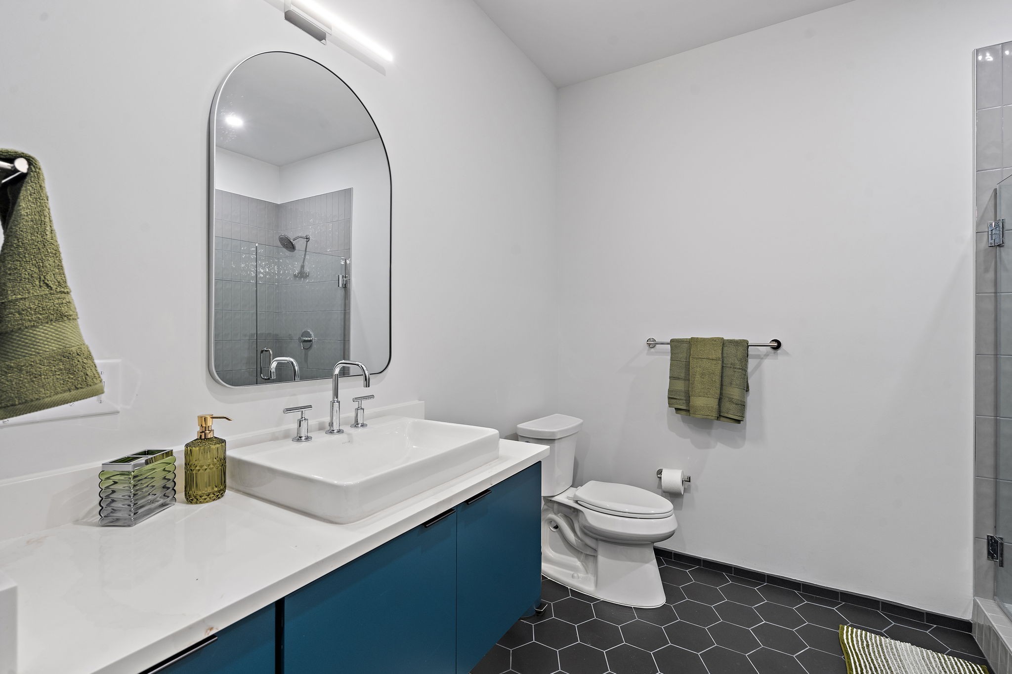 500 Merritt Ave Unit: 306