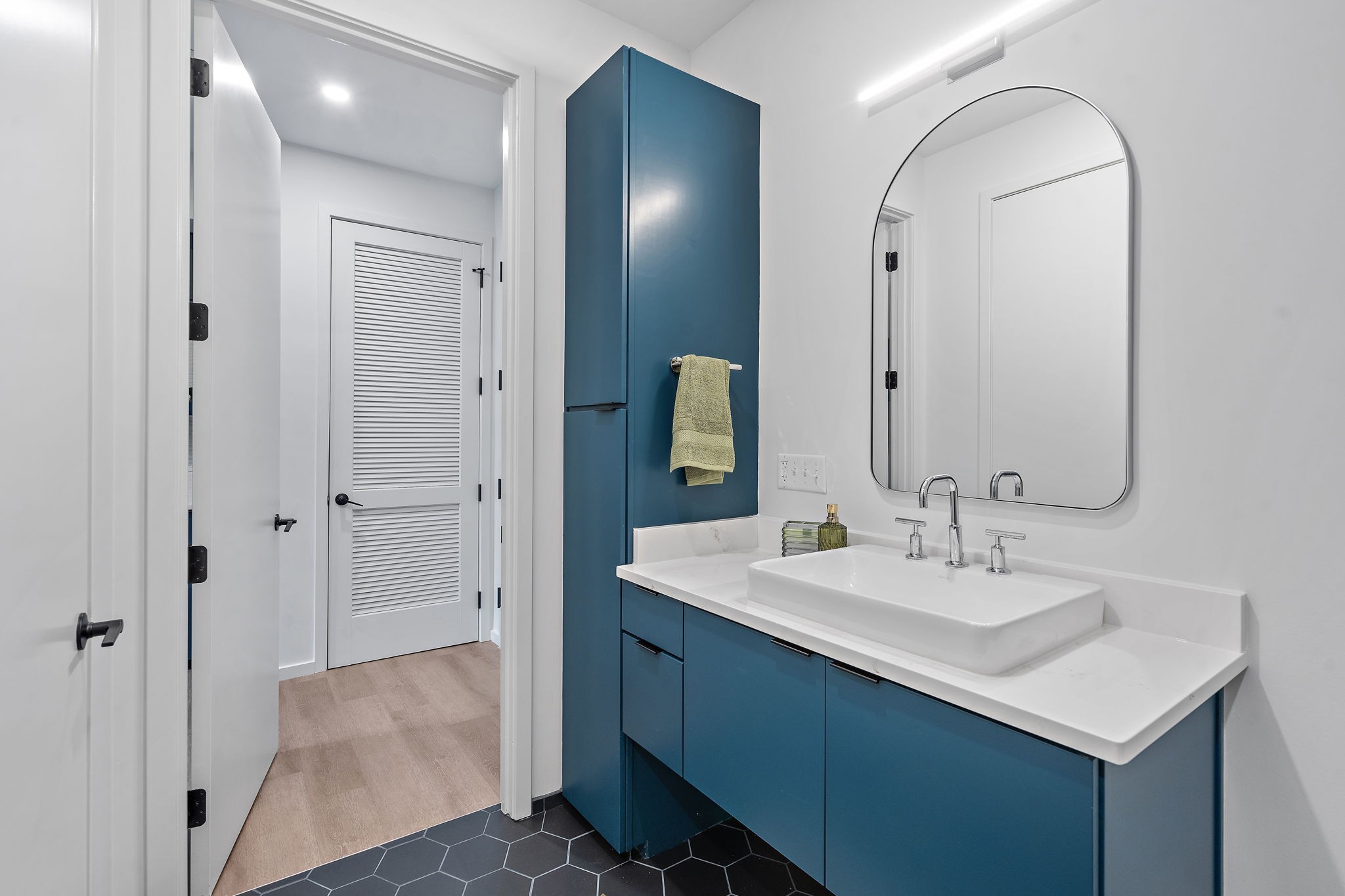 500 Merritt Ave Unit: 306