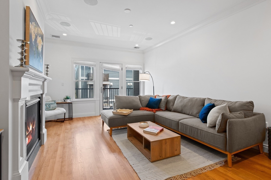 637 E 1st St # 203