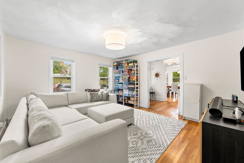 84 Woburn St