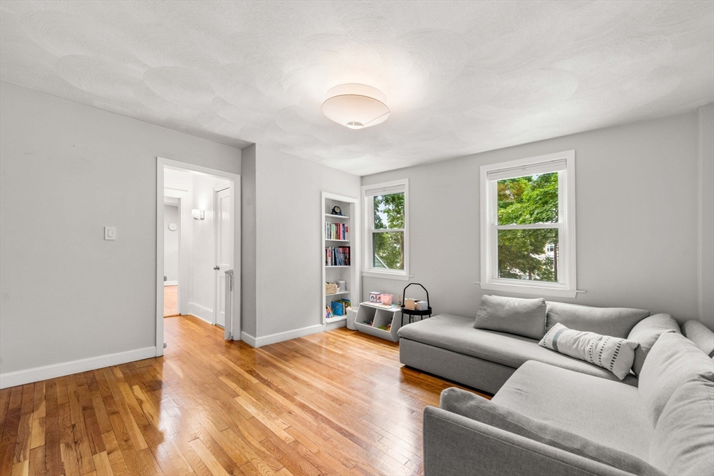 84 Woburn St