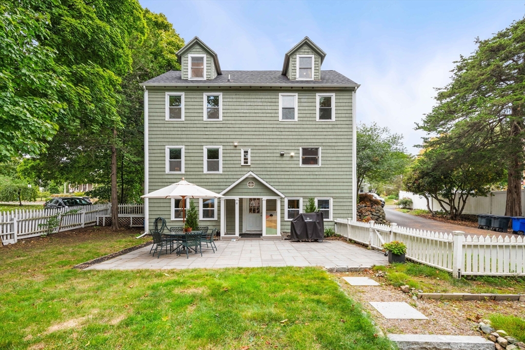 84 Woburn St