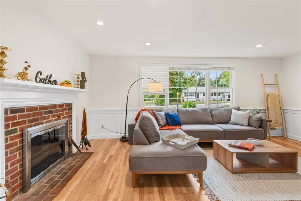 9 Roundy Rd