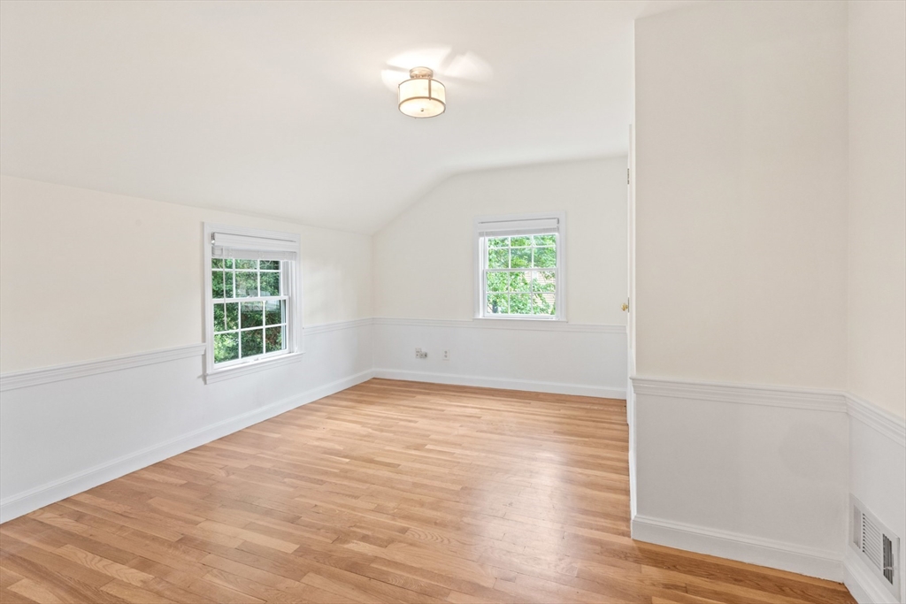 9 Roundy Rd