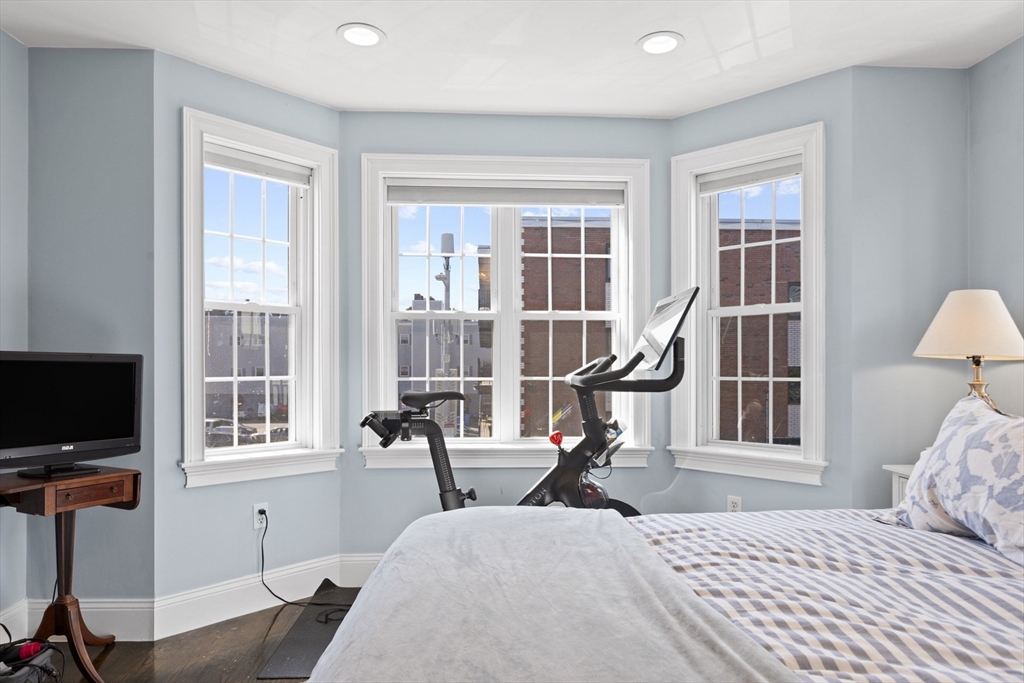 732 E 6th St Apt 2