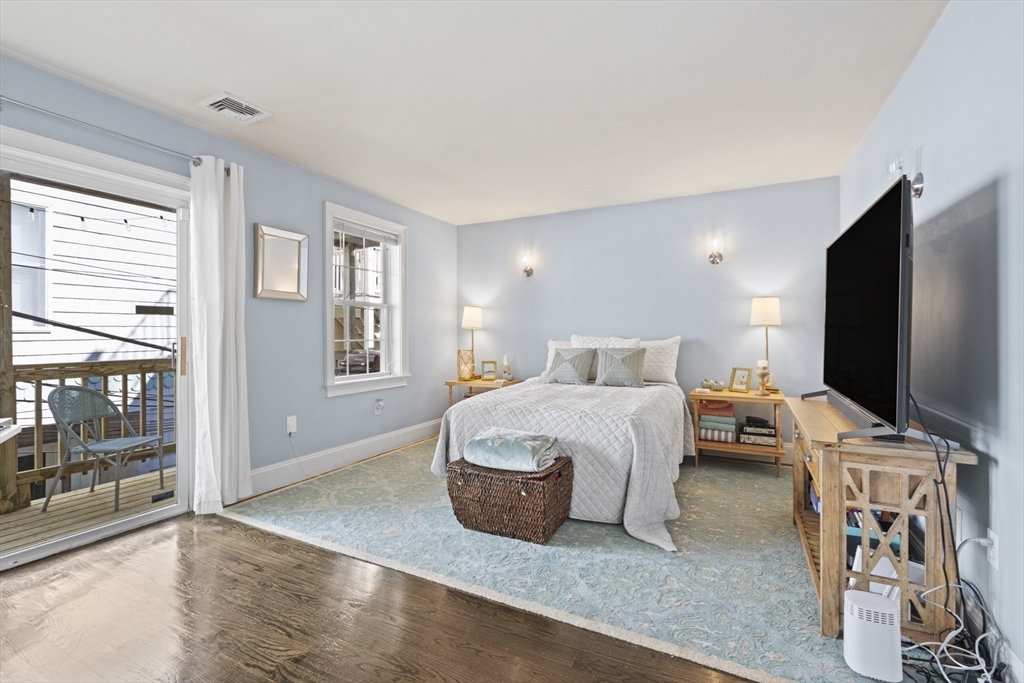 732 E 6th St Apt 2