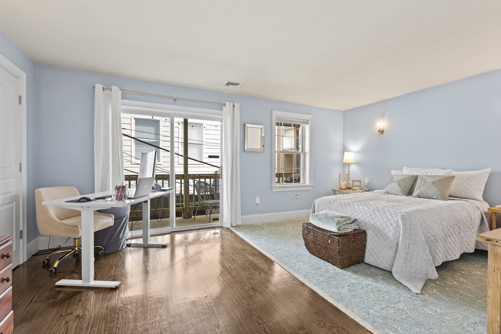 732 E 6th St Apt 2