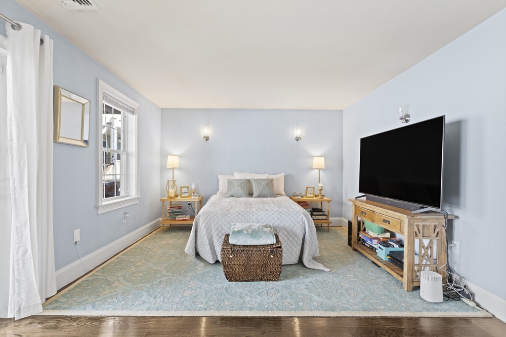732 E 6th St Apt 2