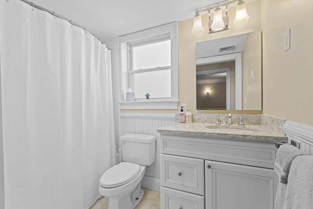 732 E 6th St Apt 2
