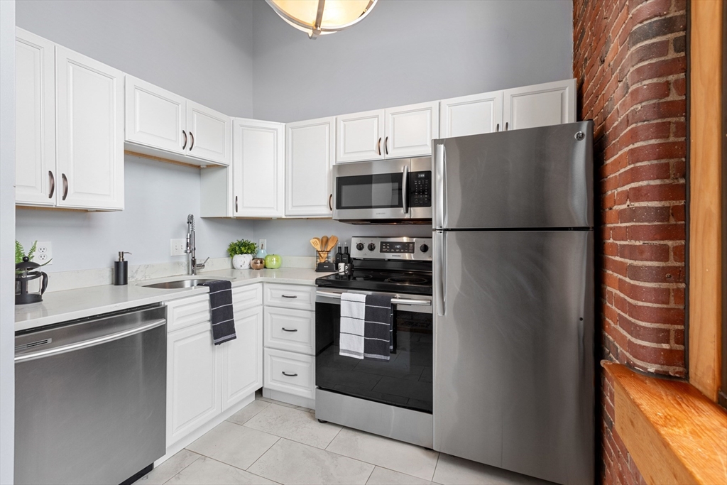 320 W 2nd St # 206