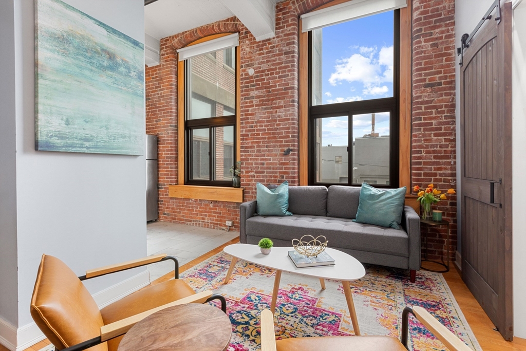 320 W 2nd St # 206