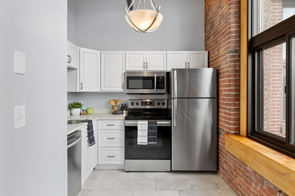 320 W 2nd St # 206