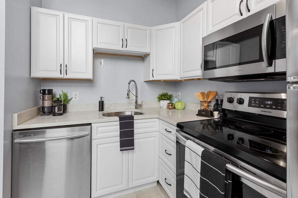 320 W 2nd St # 206