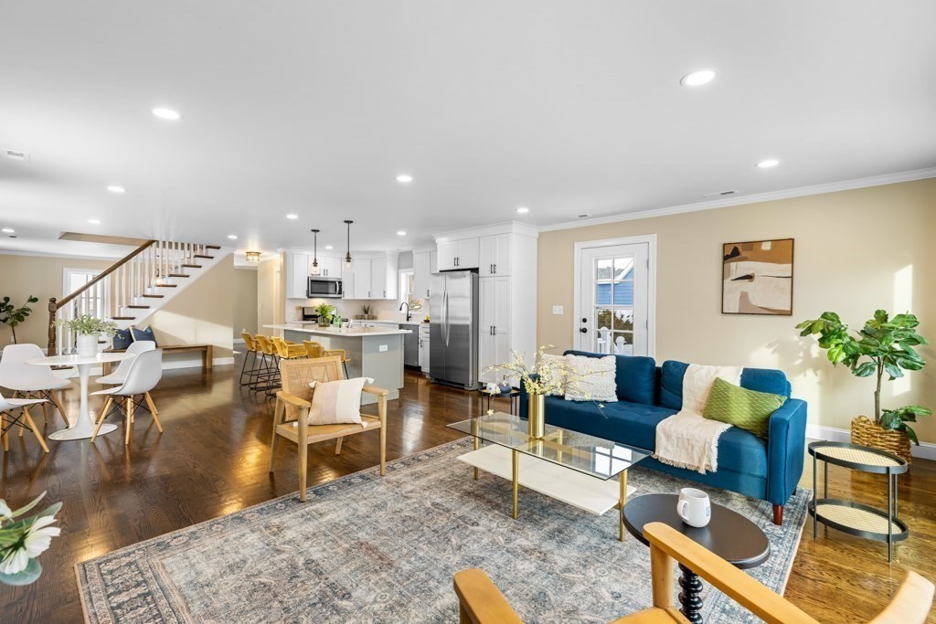 12 Emerald St