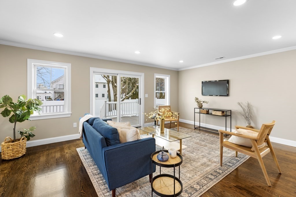 12 Emerald St