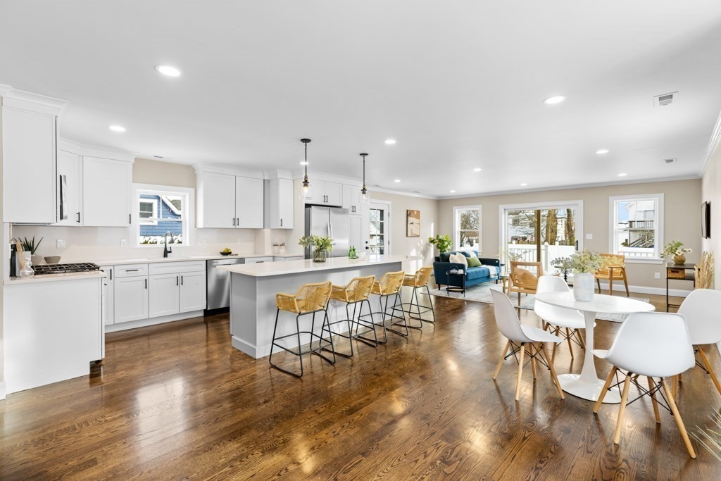 12 Emerald St