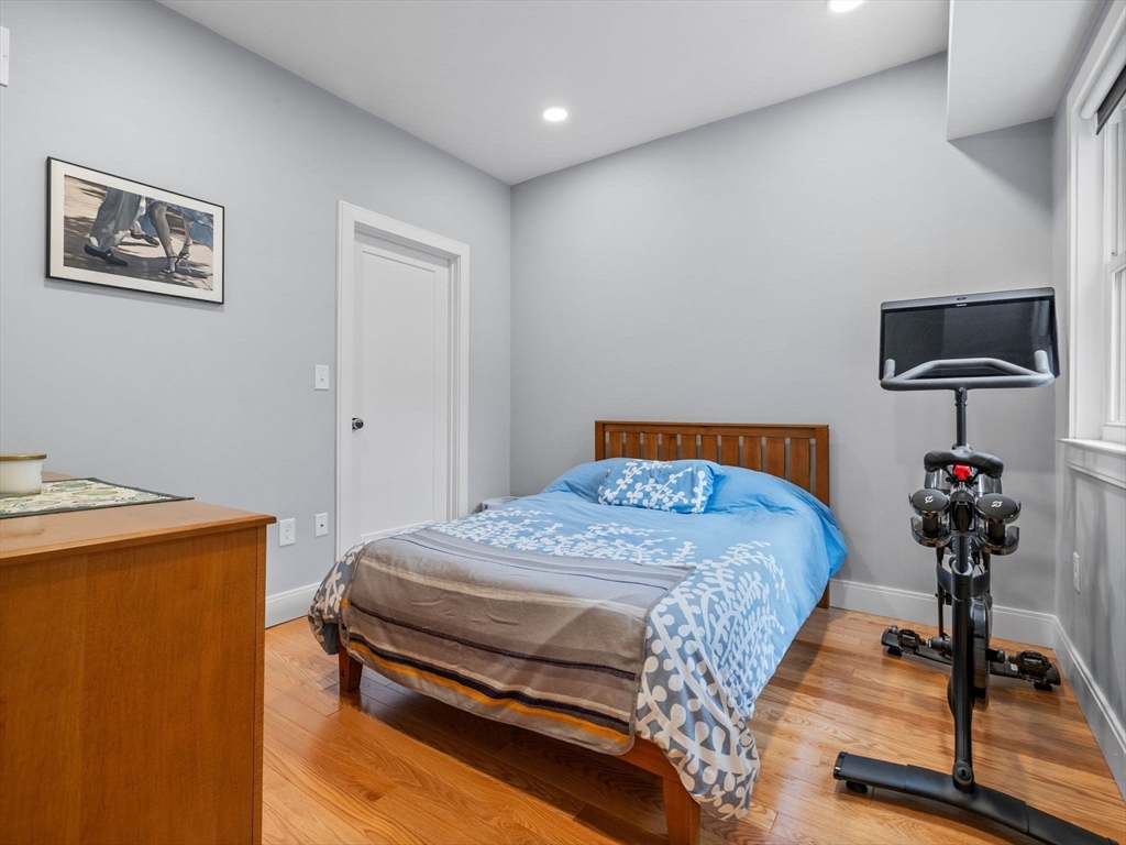 154 Lexington St # 2