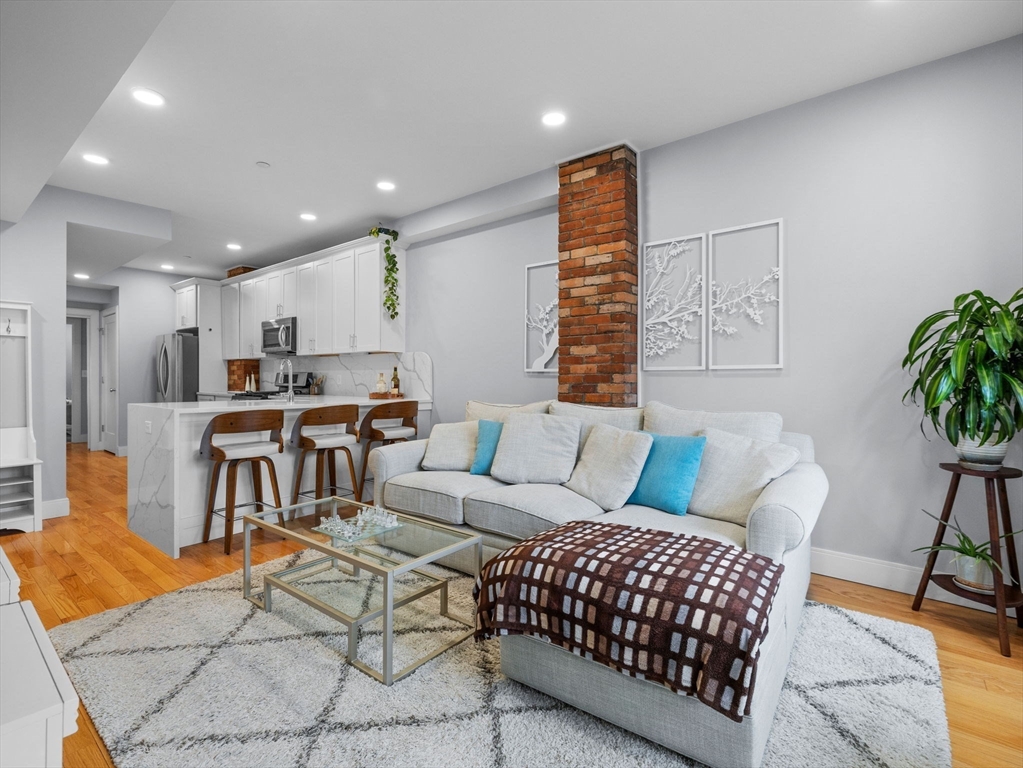 154 Lexington St # 2