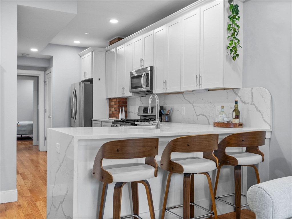 154 Lexington St # 2