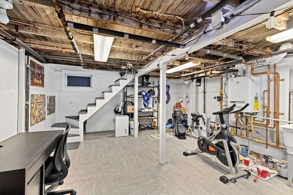33 Cross St