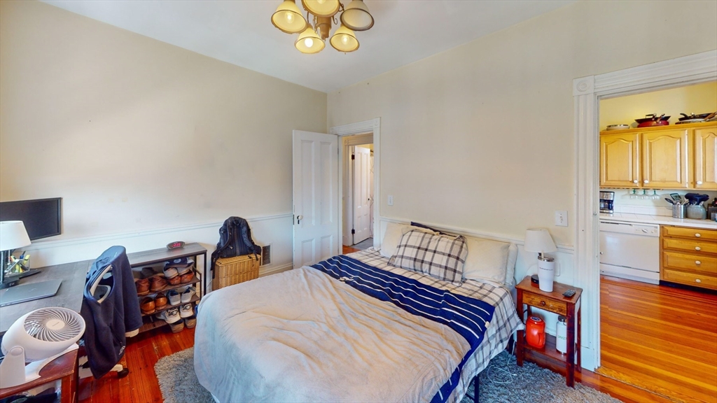 399 E 7th St # 3