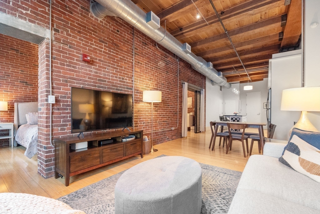 35 Channel Center St # 303