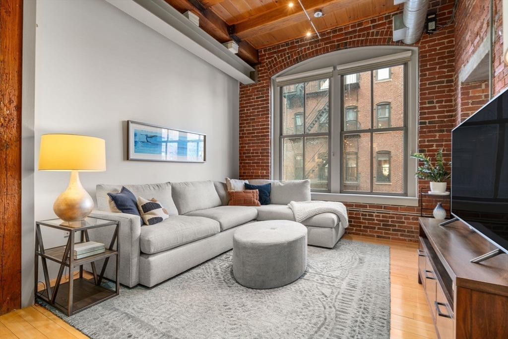 35 Channel Center St # 303
