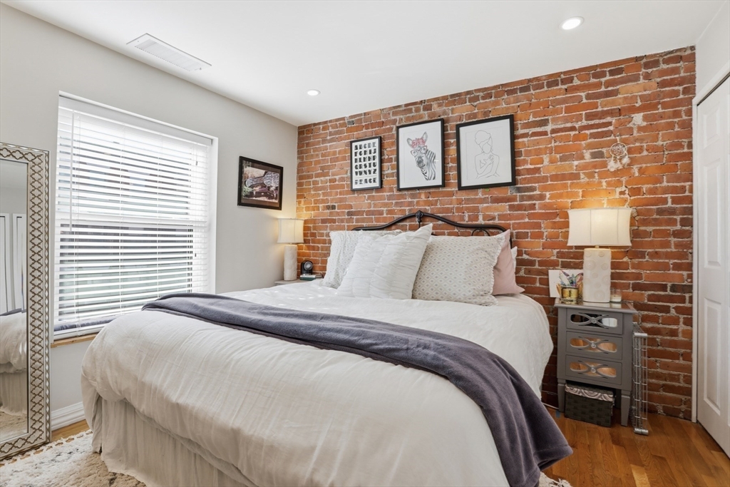 95 Gainsborough Street # 302