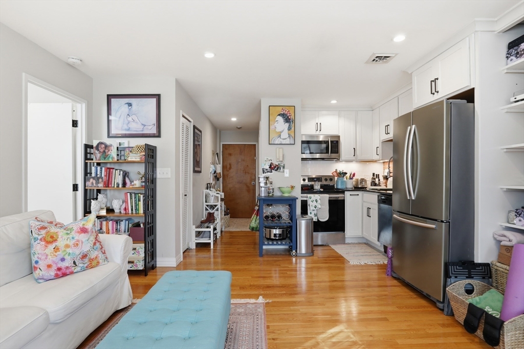 95 Gainsborough Street # 302