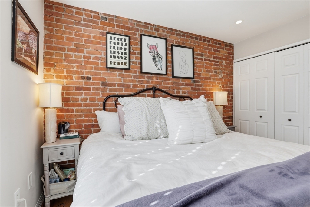 95 Gainsborough Street # 302