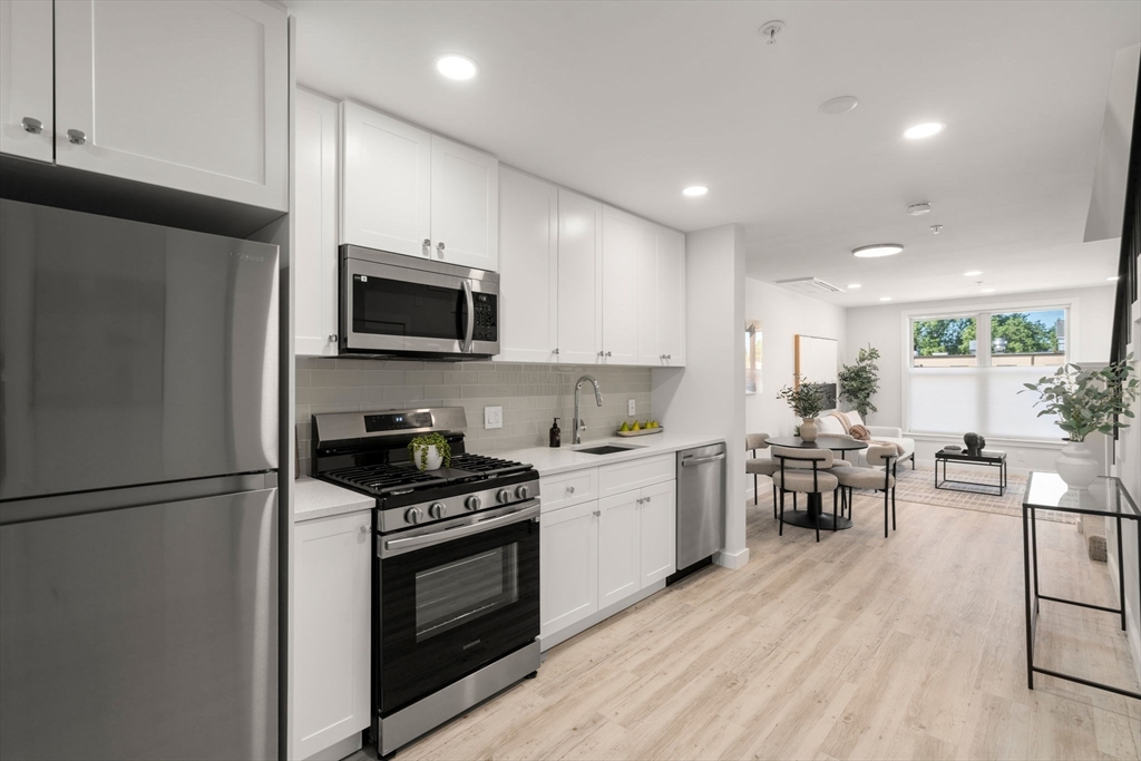602 Canterbury # 9U