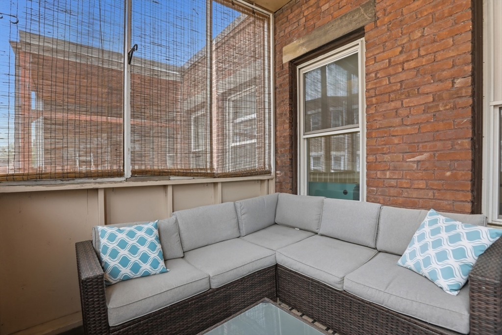 1896 Beacon St Unit: PH3