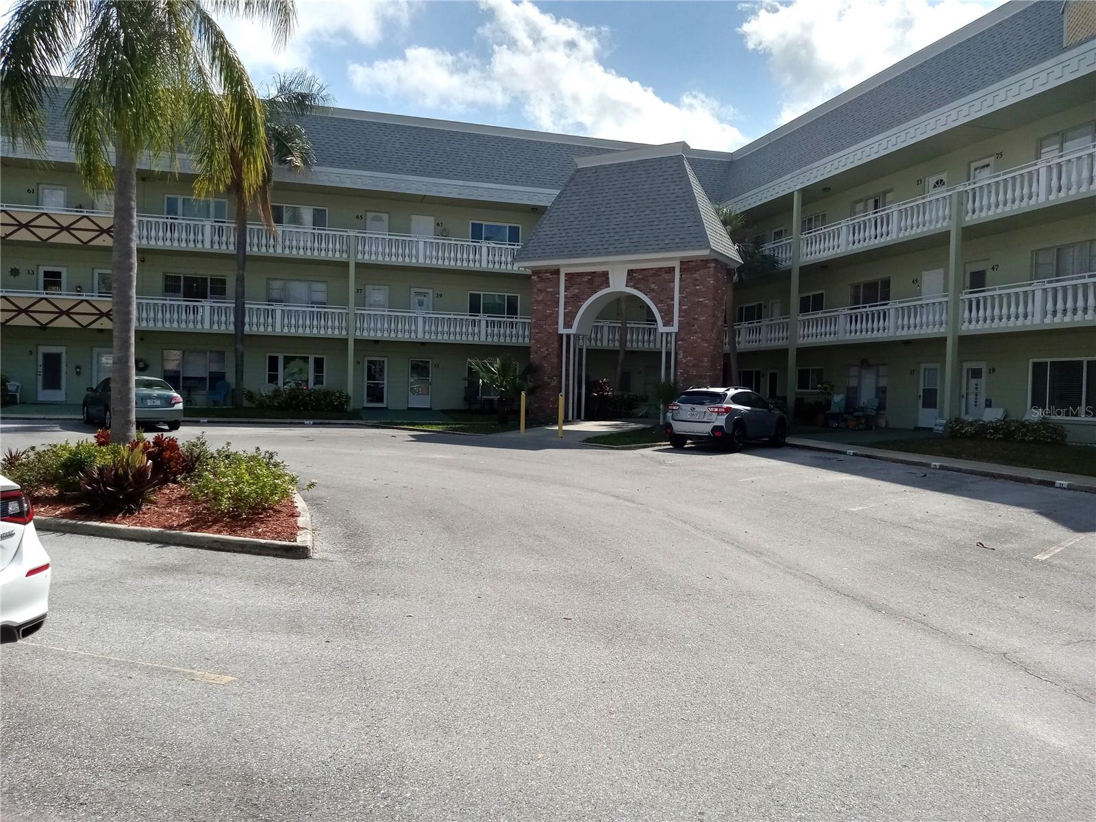 2459 COLUMBIA DR #3