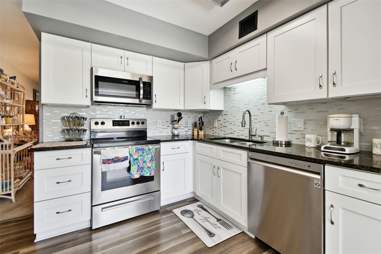 2459 COLUMBIA DR #3