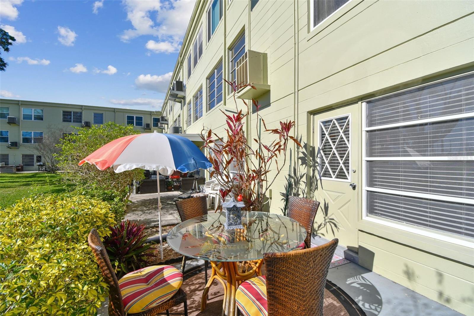 2459 COLUMBIA DR #3