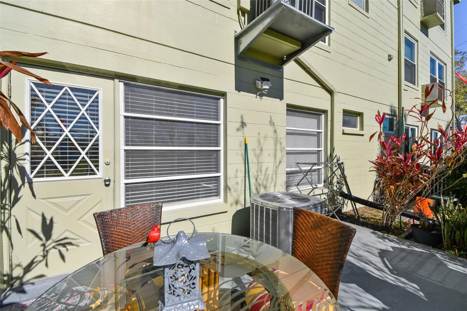 2459 COLUMBIA DR #3