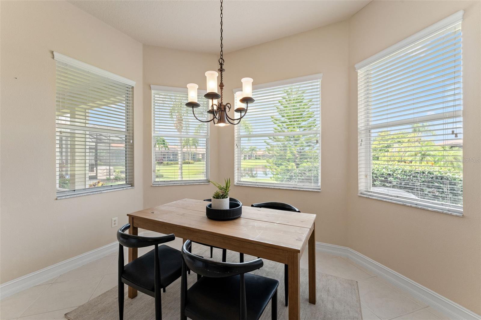 5009 SANDY BROOK CIR