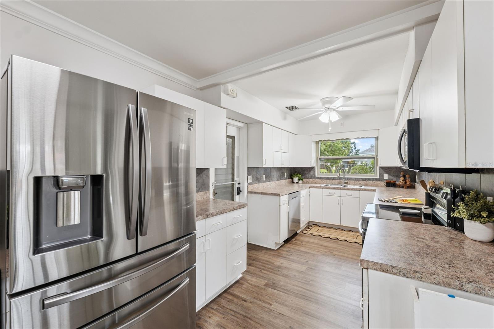 1801 REDCOAT LN