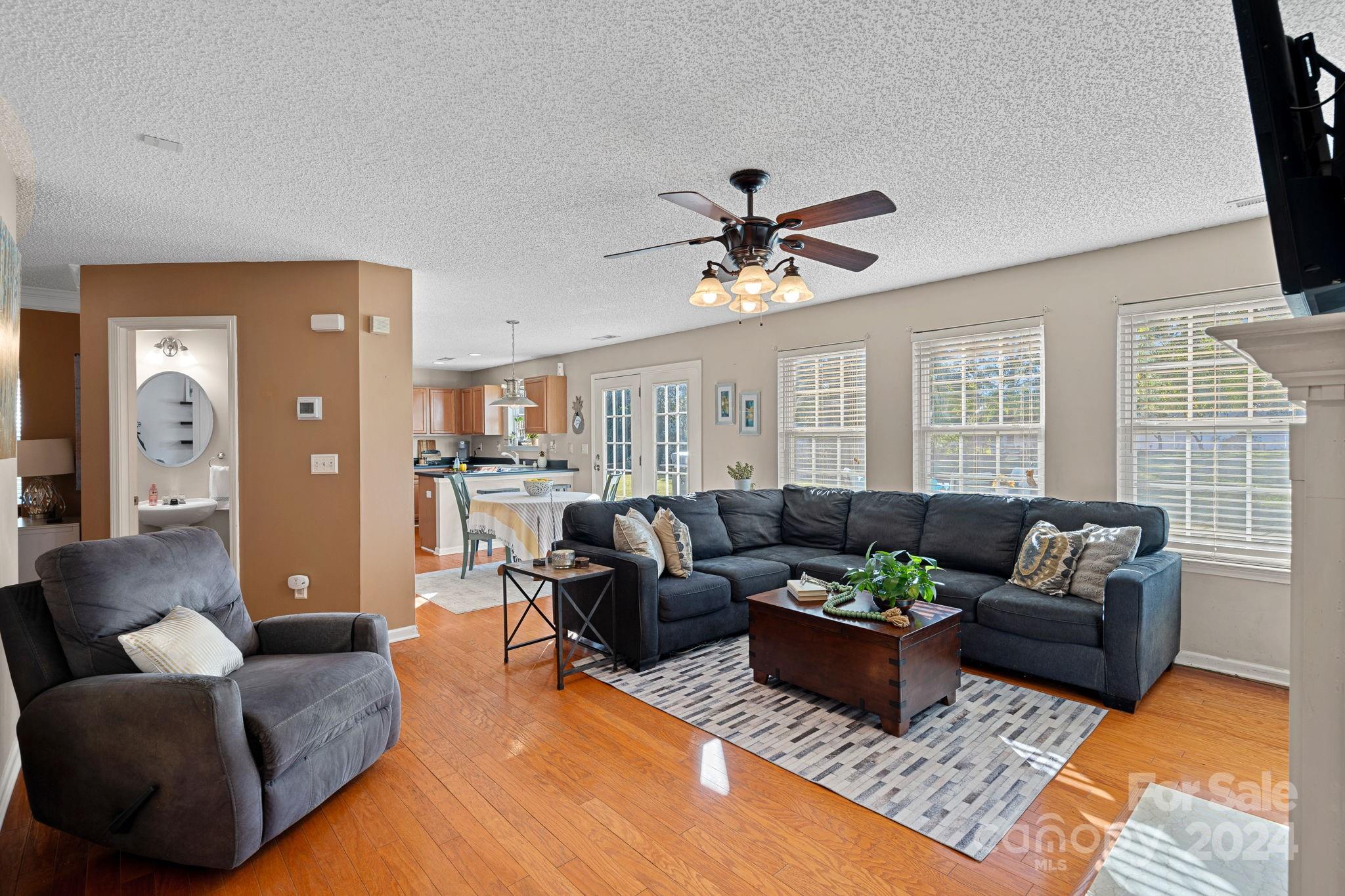 5012 Mesa Court