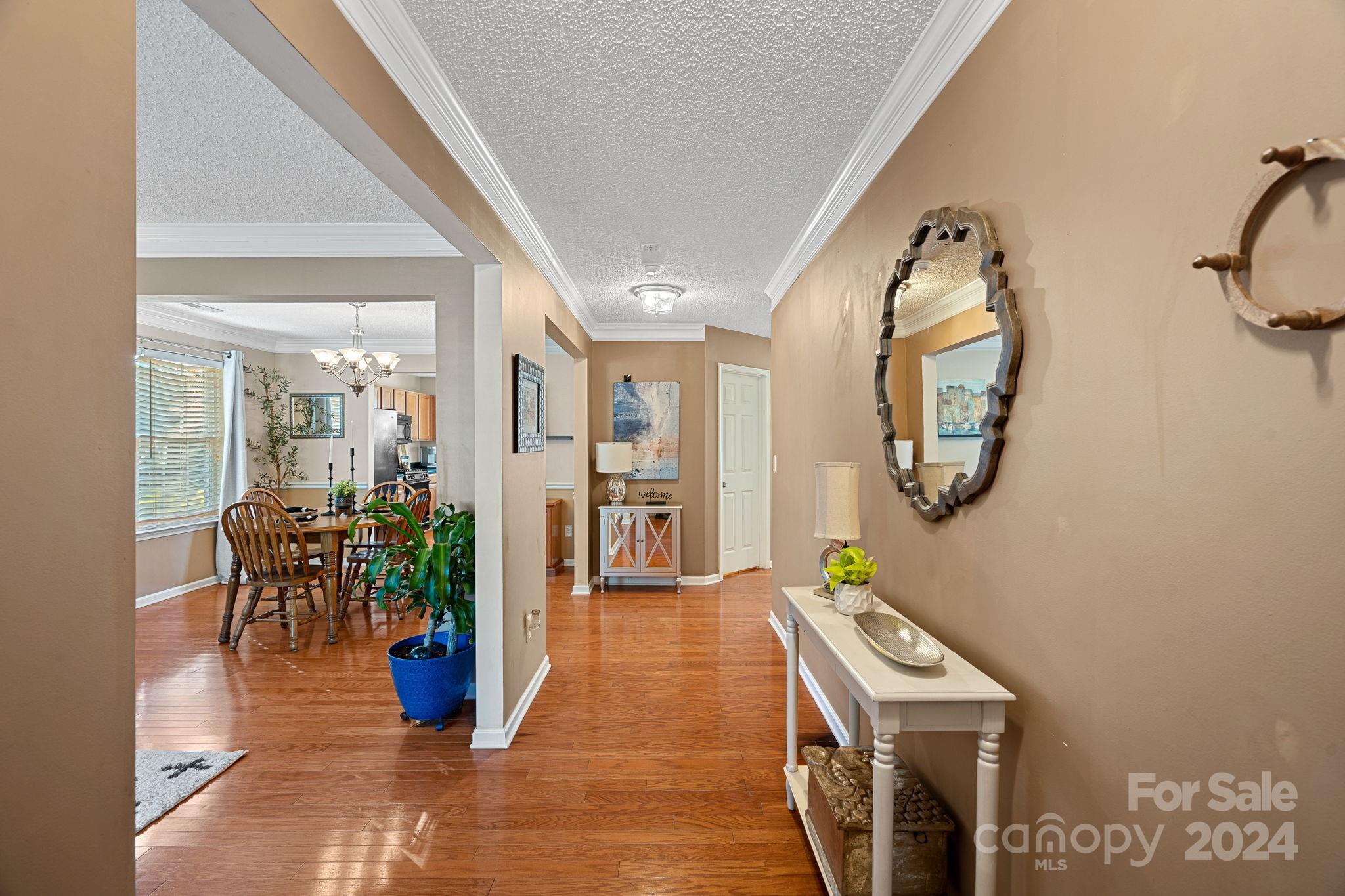 5012 Mesa Court
