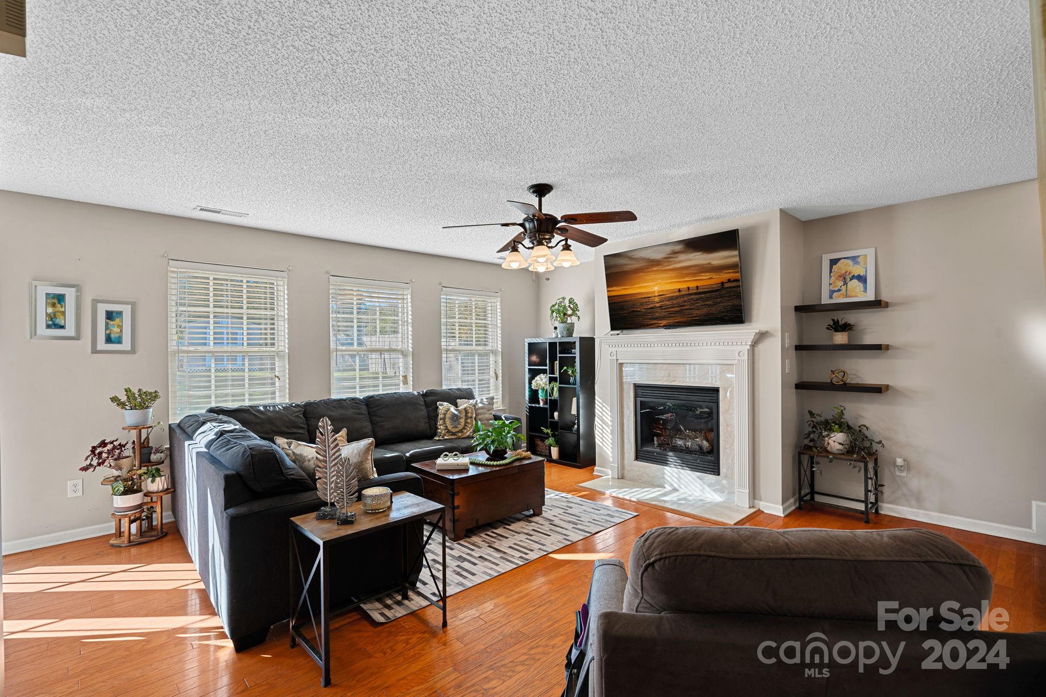 5012 Mesa Court